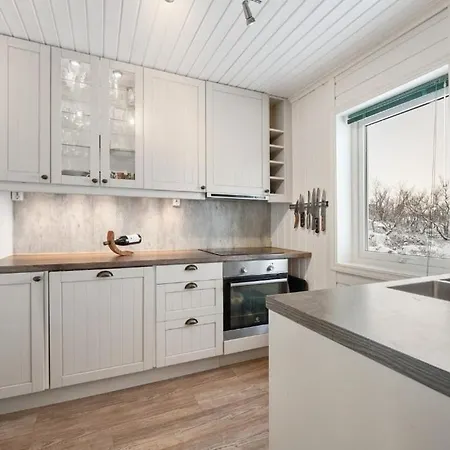 Vestbygd, Nar Lofoten, Med Utsikt 勒丁恩